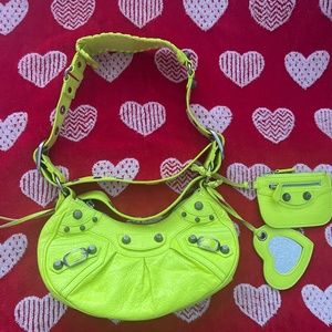 AUTHENTIC Balenciaga le Cagole zip leather shoulder bag